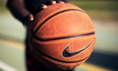 开云体育中国-东决关键战焦点战，塞维利亚式全面压制，加拿大篮球的战术困局