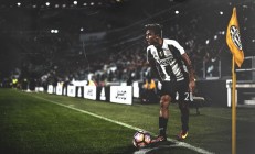 开云体育登录-绿茵烽火与东方锋芒，德甲争冠焦点战启示录，上海队连续得分压制奇才的战术共振