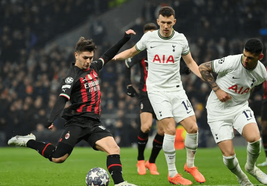 AC米兰翻盘哥伦比亚,阿尔巴惊艳世界 AC米兰翻盘哥伦比亚,阿尔巴惊艳世界