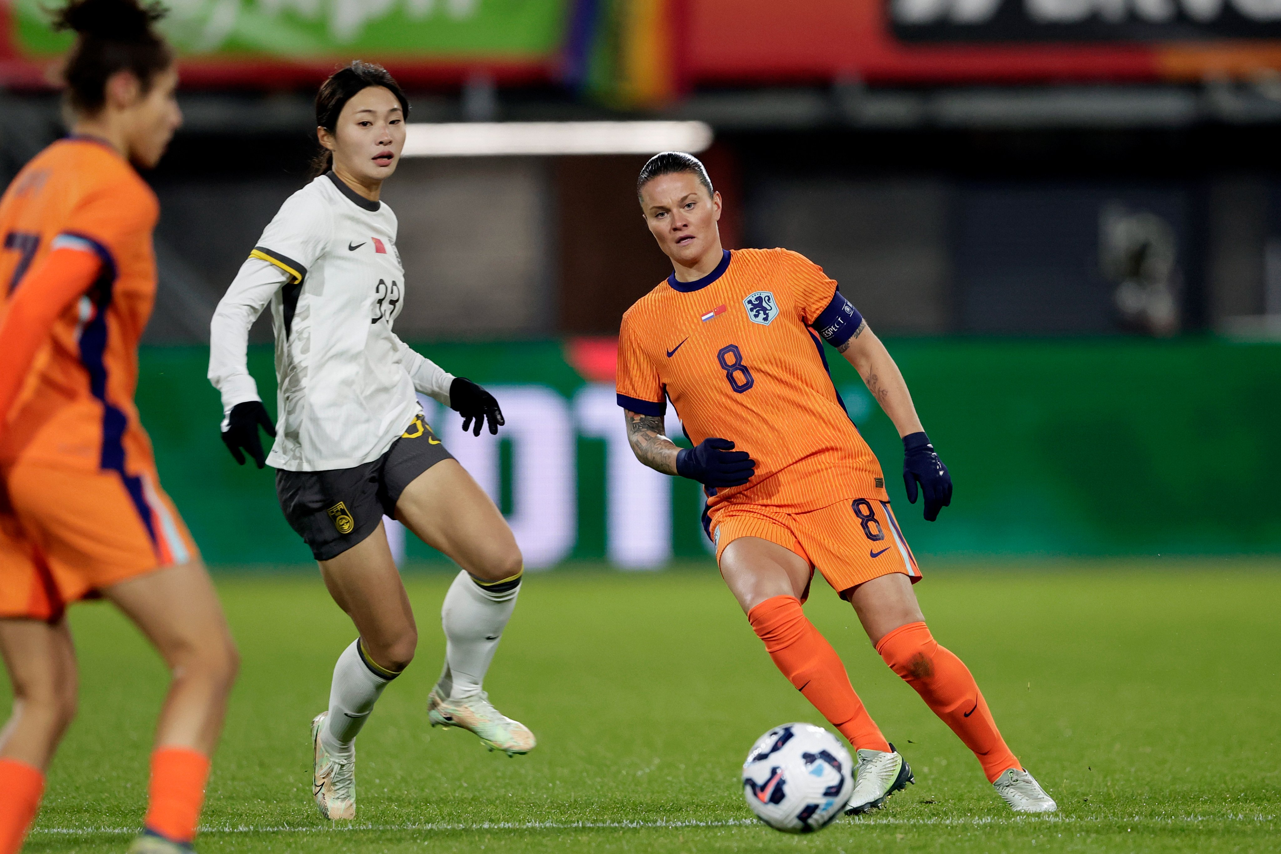 关于比赛精彩不断，荷兰队惜败巴西，止步女足八强的信息