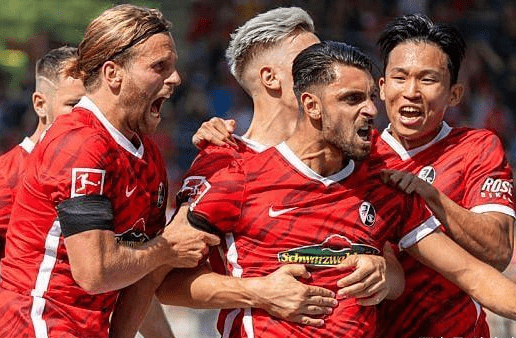 弗莱堡连续三场不败,暂居第四名 弗莱堡连续三场不败,暂居第四名