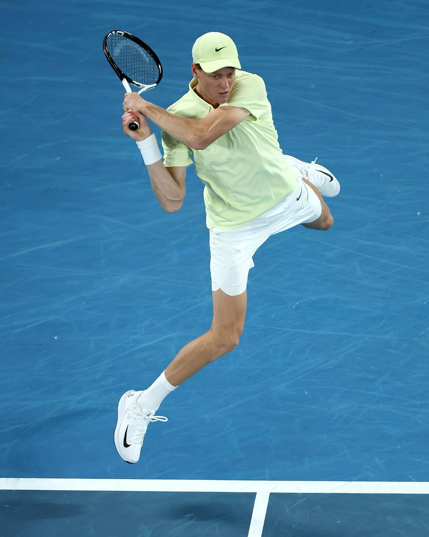 包含英国网球队轻取世界网球队，克耶高斯绝境逆转的词条