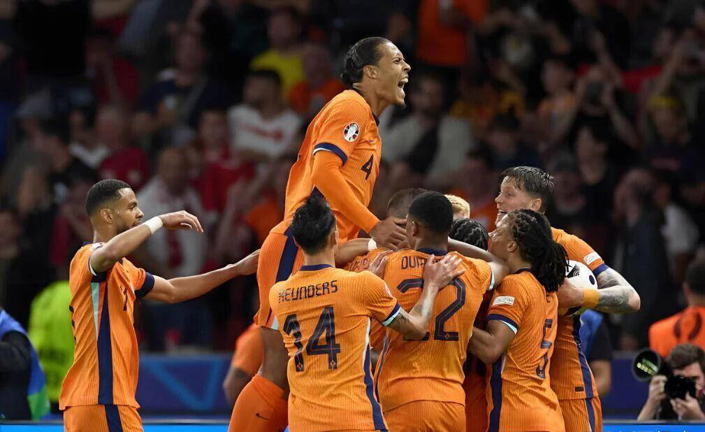 包含克罗地亚完胜波兰，德布劳内带队取胜的词条