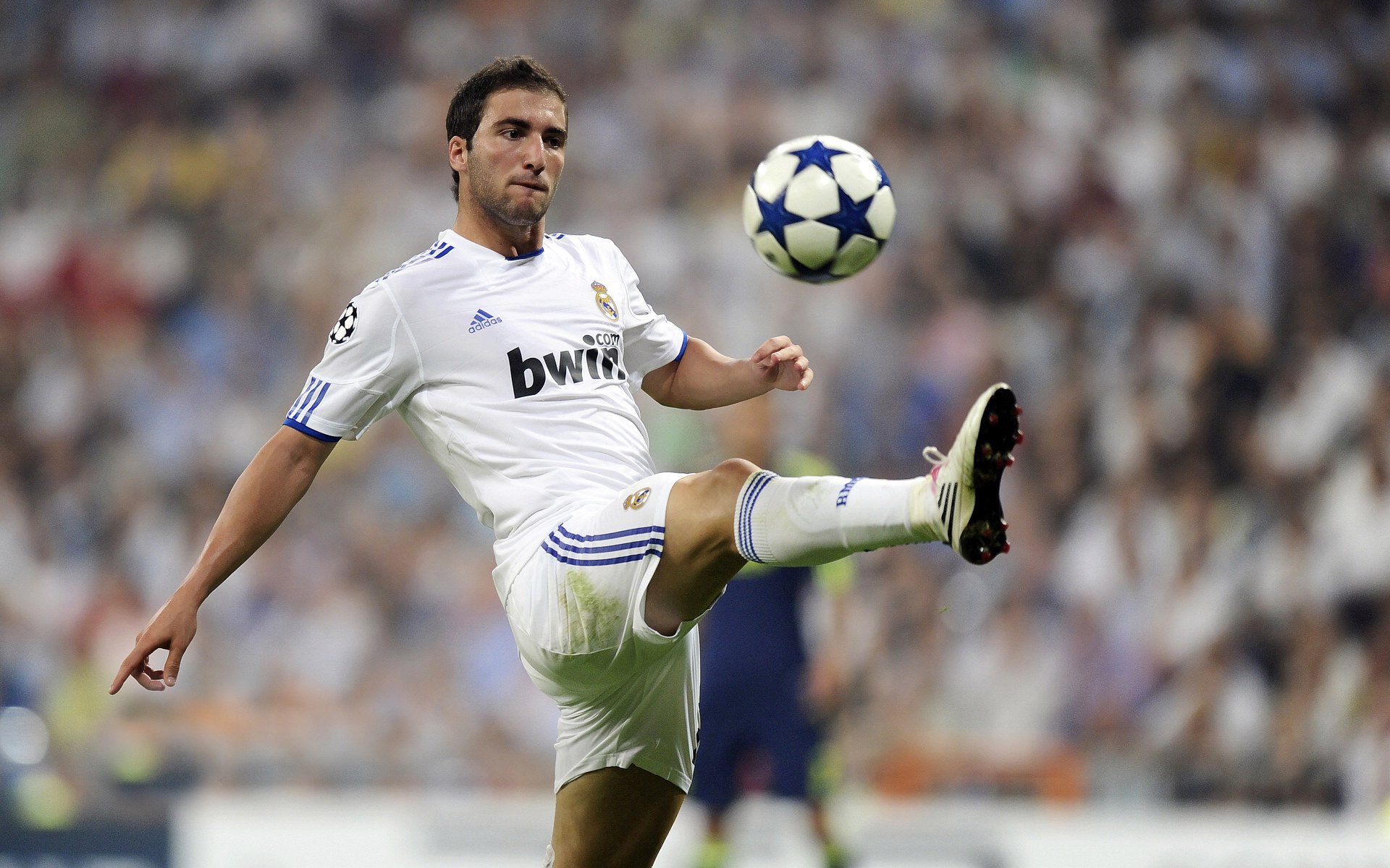 皮克一锤定音，几内亚碾压安哥拉背后的战术博弈