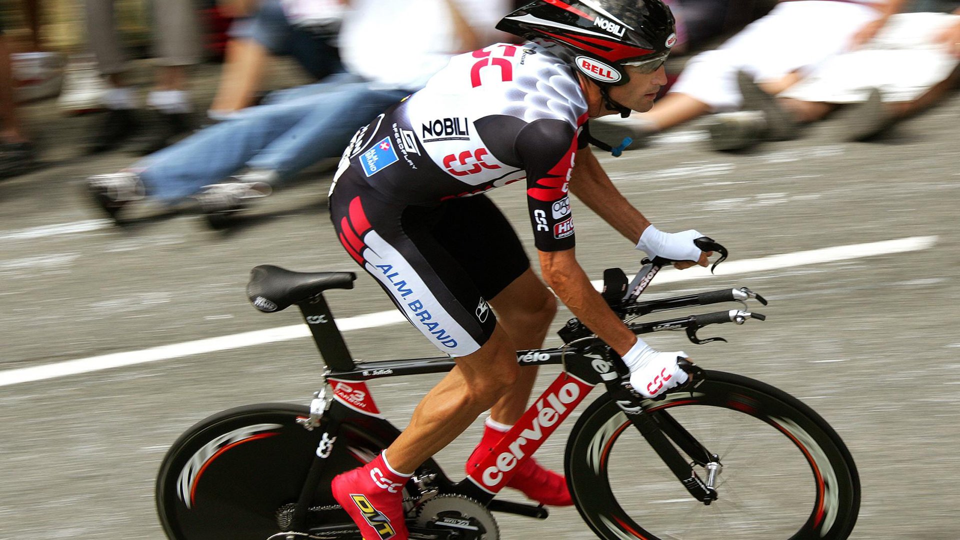 智利门神制霸禁区，苏格兰锋线哑火—英超争冠焦点战的战术启示